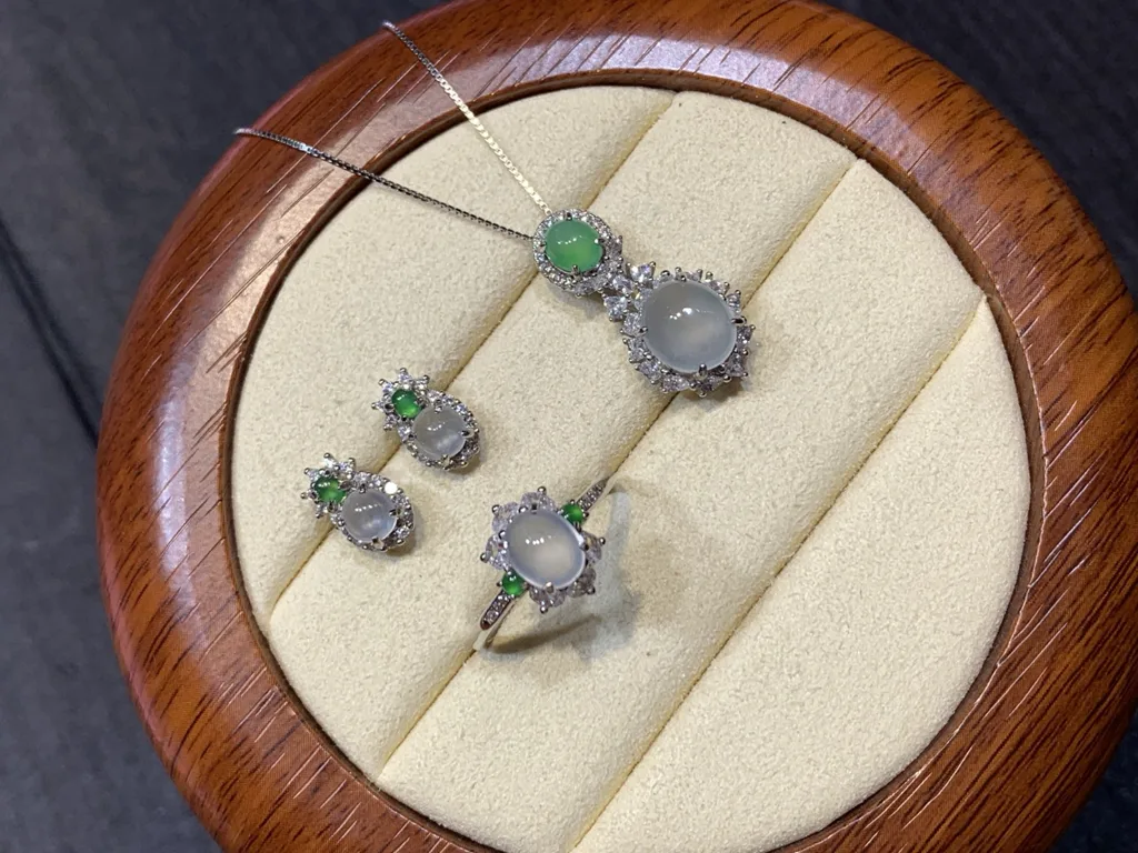 High-Icy Glowing Cabochon Natural Jadeite Three-Piece Cabochon Set — S925 Silver · No. E3B0 (photo 3)