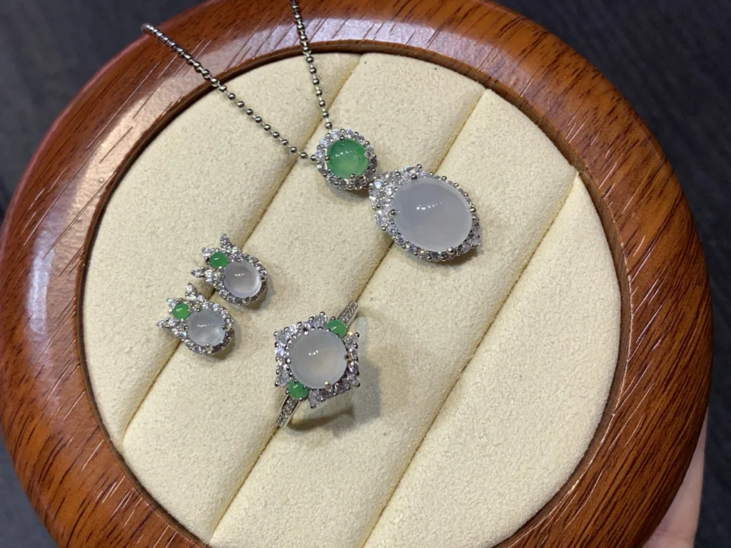 High-Icy Glowing Cabochon Natural Jadeite Three-Piece Cabochon Set — S925 Silver · No. 067B (photo 3)