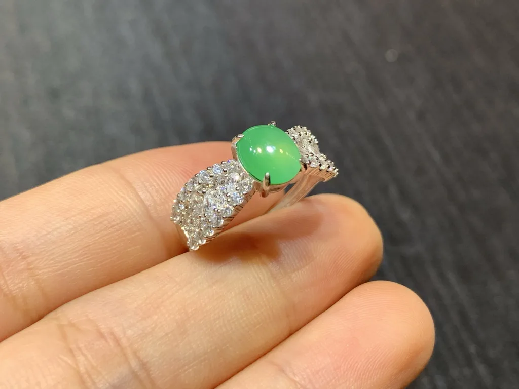 High-Icy Vivid Green Natural Jadeite Cabochon Ring — S925 Silver · No. CE13 (photo 4)