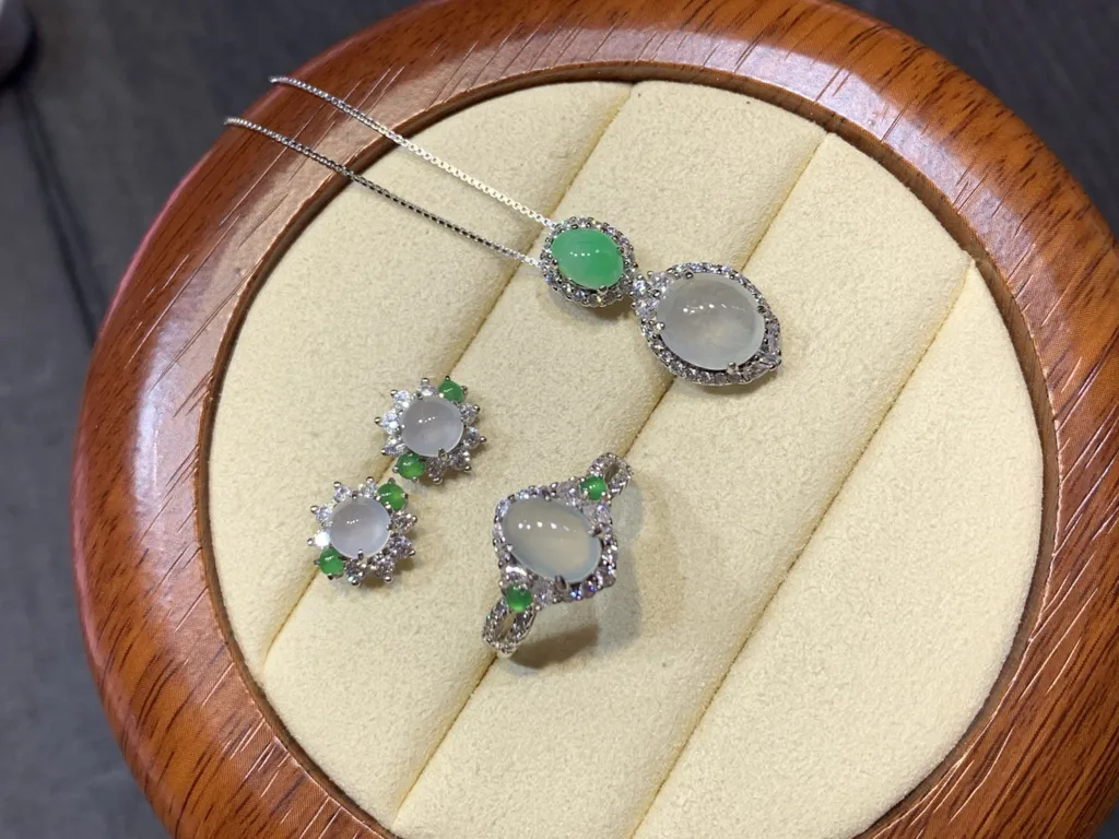 High-Icy Glowing Cabochon Natural Jadeite Three-Piece Cabochon Set — S925 Silver · No. D3DF (photo 3)