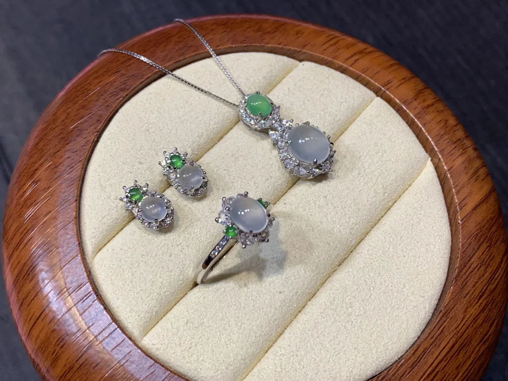 High-Icy Glowing Cabochon Natural Jadeite Three-Piece Cabochon Set — S925 Silver · No. E3B0 (photo 4)