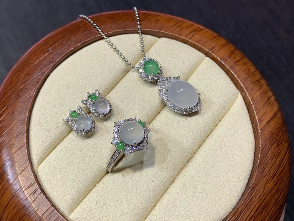 High-Icy Glowing Cabochon Natural Jadeite Three-Piece Cabochon Set — S925 Silver · No. 067B (photo 4)