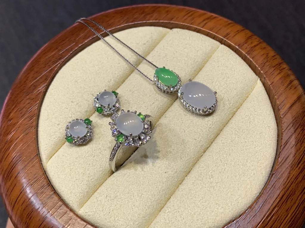 High-Icy Glowing Cabochon Natural Jadeite Three-Piece Cabochon Set — S925 Silver · No. F4A8 (photo 4)