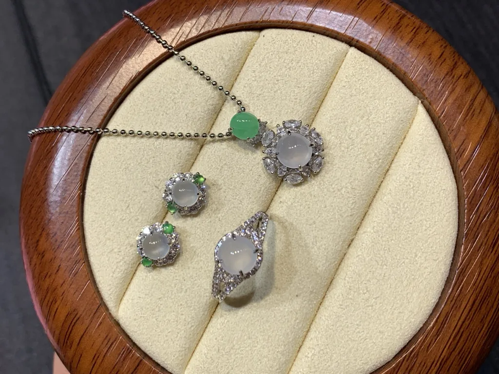 High-Icy Glowing Cabochon Natural Jadeite Three-Piece Cabochon Set — S925 Silver · No. 21E5 (photo 3)
