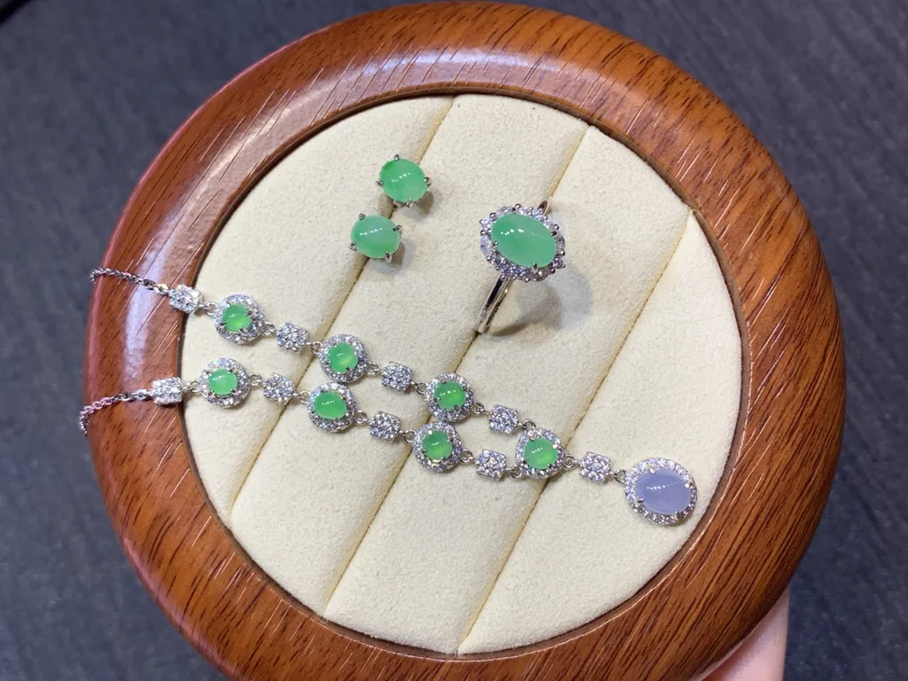 Icy Vivid Green Cabochon Natural Jadeite Three-Piece Cabochon Set — S925 Silver · No. 91D1 (photo 3)