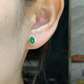 高冰辣阳绿天然翡翠蛋面耳钉 S925 银 · 编号 5657