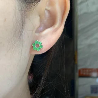 高冰阳绿花花款天然翡翠蛋面耳钉 S925 银 · 编号 D640
