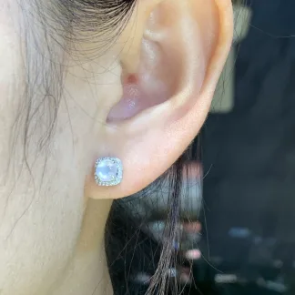 High-Icy Soft White Natural Jadeite Cabochon Stud Earrings — 18K Gold · No. 1284
