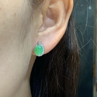高冰甜阳绿天然翡翠蛋面耳钉 S925 银 · 编号 1547