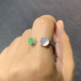 高冰白➕绿天然翡翠蛋面戒指 S925 银 · 编号 EE10