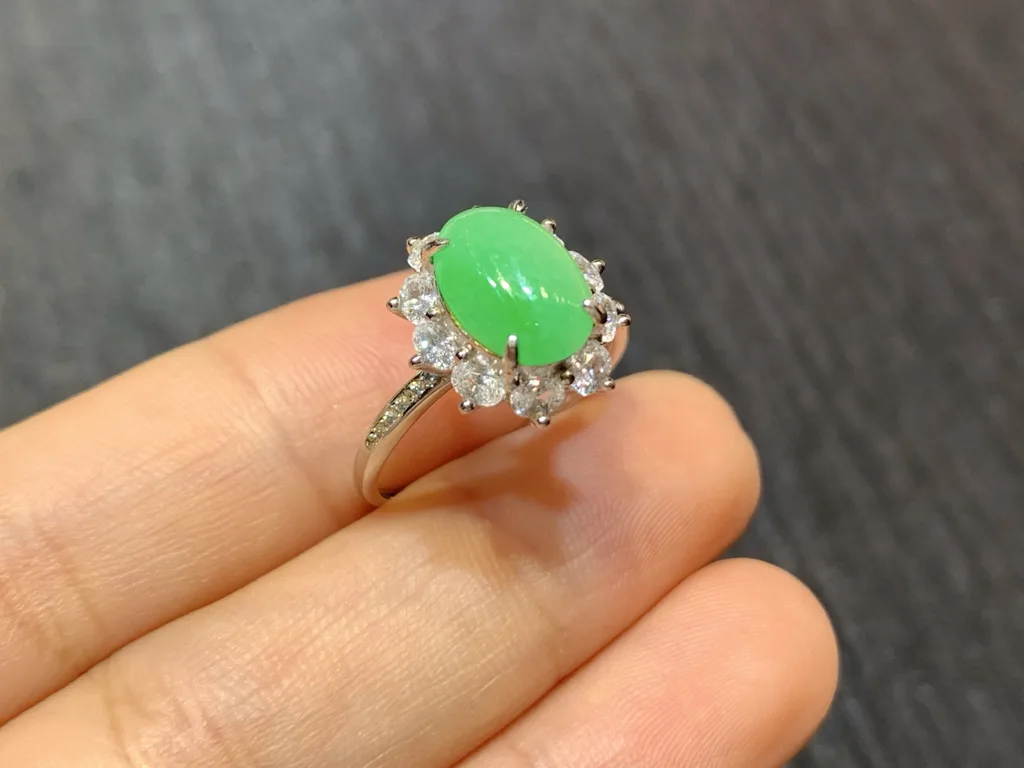 Icy Vivid Green Natural Jadeite Cabochon Ring — S925 Silver · No. E777 (photo 4)