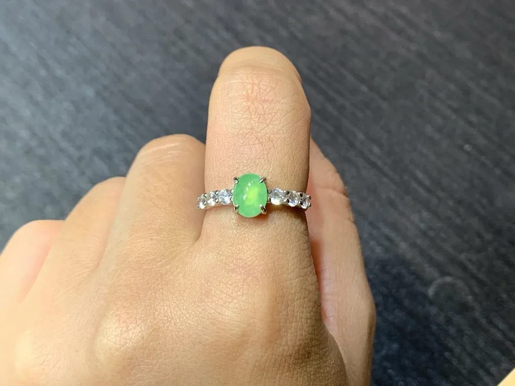 Icy Vivid Green Natural Jadeite Cabochon Ring — S925 Silver · No. E8F3 (photo 5)