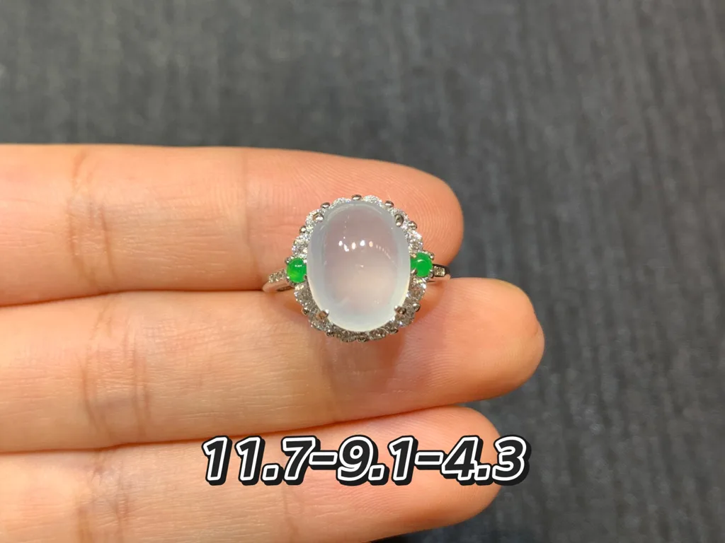高冰荧光天然翡翠蛋面戒指 S925 银 · 编号 790E（图 1）
