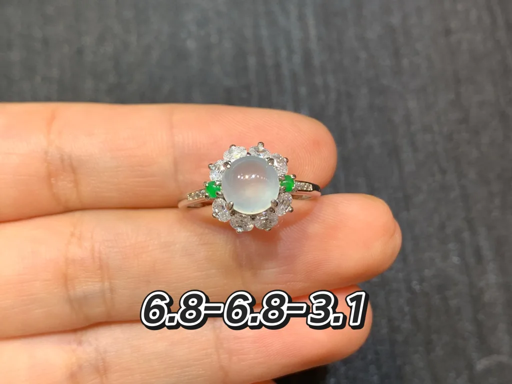 高冰荧光天然翡翠蛋面戒指 S925 银 · 编号 F6C9（图 1）