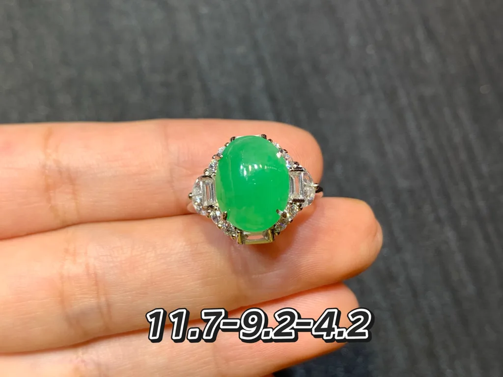 冰阳绿天然翡翠蛋面戒指 S925 银 · 编号 50A8（图 1）