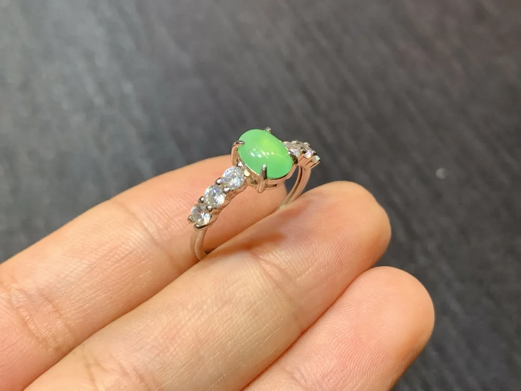 Icy Vivid Green Natural Jadeite Cabochon Ring — S925 Silver · No. E8F3 (photo 4)