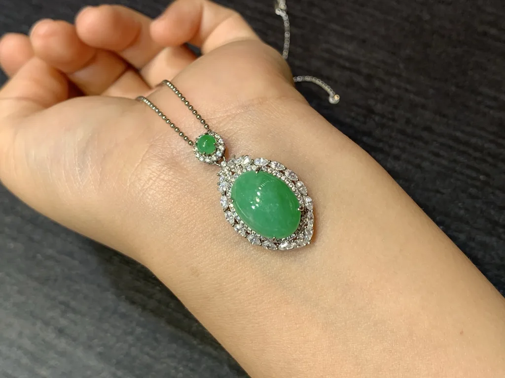 Vivid Green Natural Jadeite Cabochon Pendant — S925 Silver · No. 2195 (photo 3)