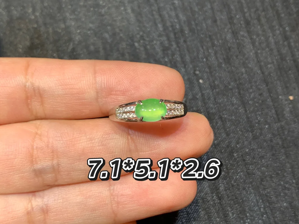 高冰晴绿底天然翡翠蛋面戒指 S925 银 · 编号 200C（图 1）
