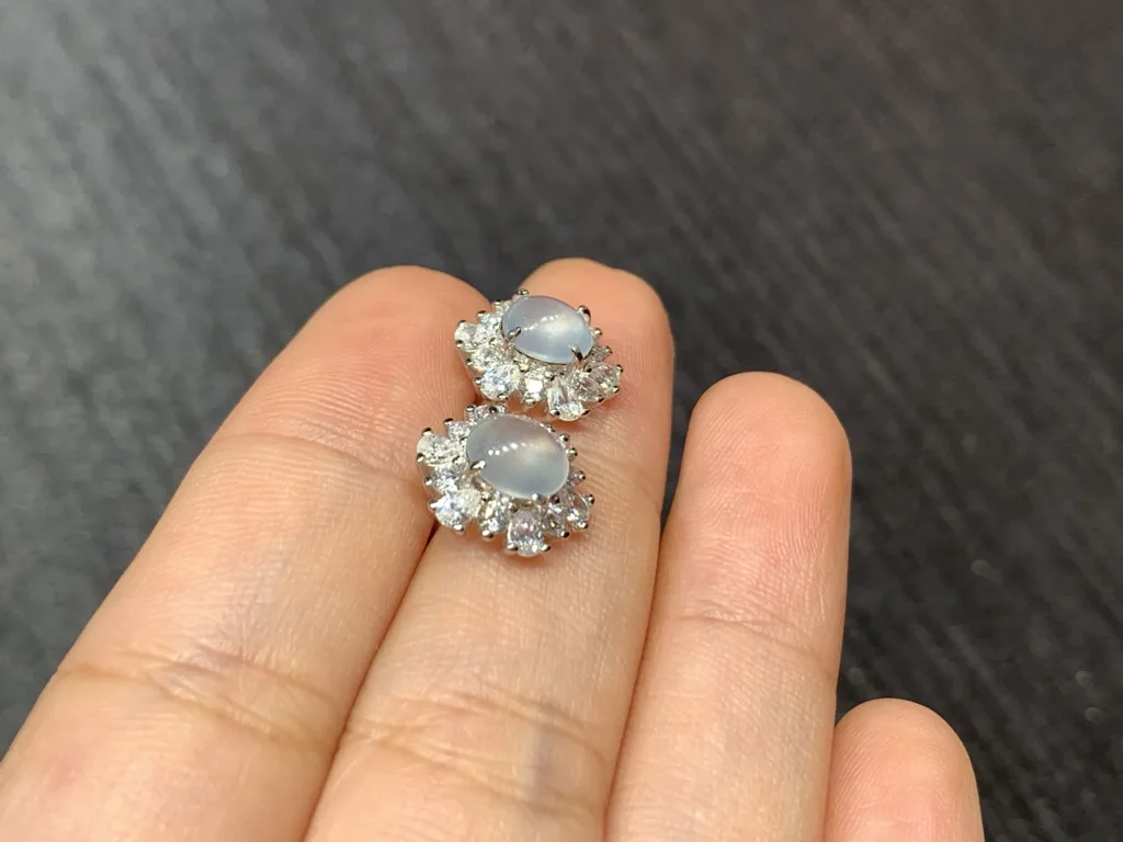 高冰荧光天然翡翠蛋面耳钉 S925 银 · 编号 53AE（图 4）