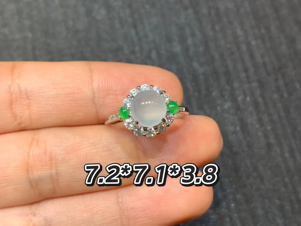 高冰荧光天然翡翠蛋面戒指 S925 银 · 编号 E9A502（图 1）